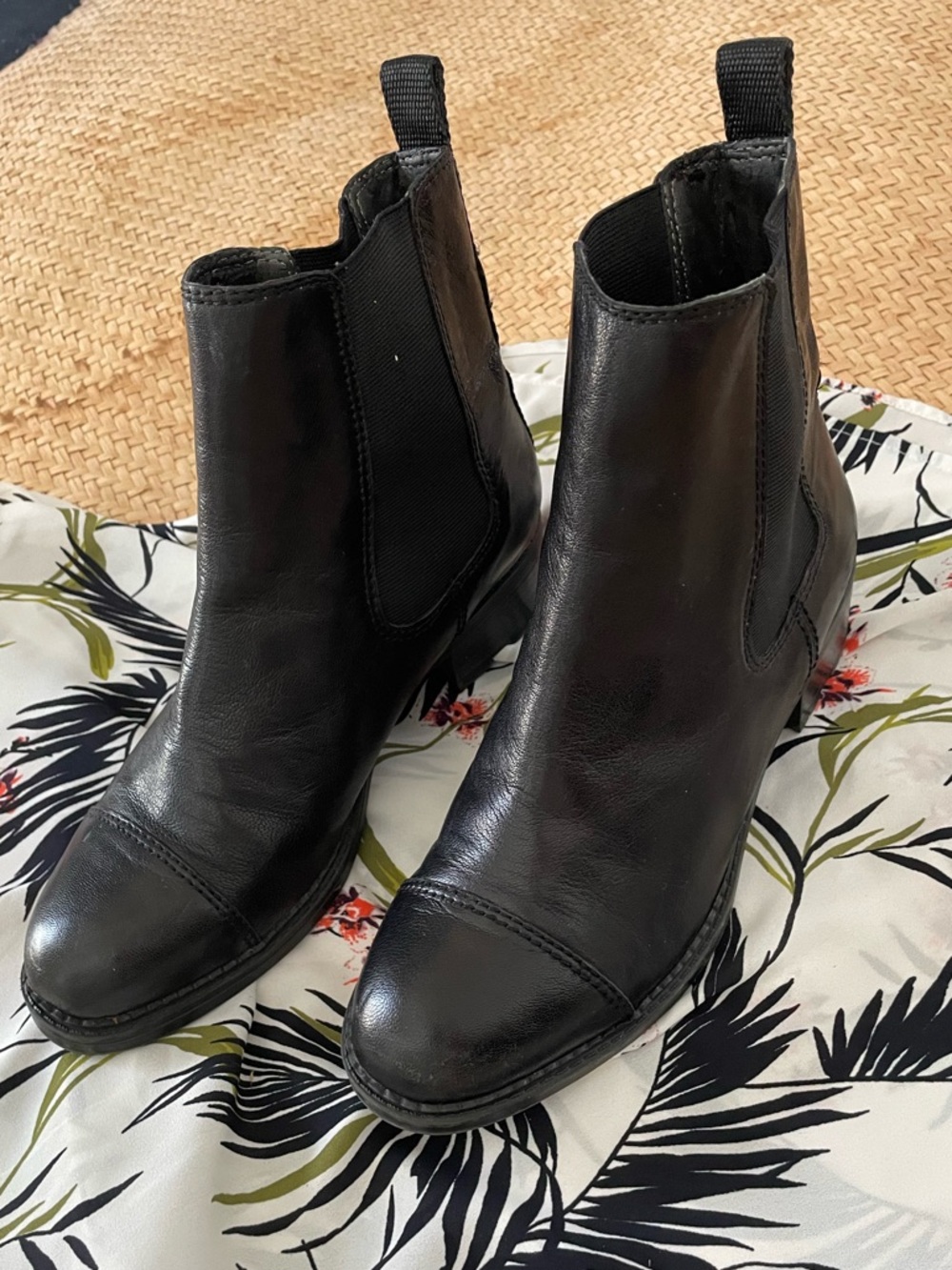 Calvin Klein Women’s Black Leather Chelsea-Style Dominique Boots